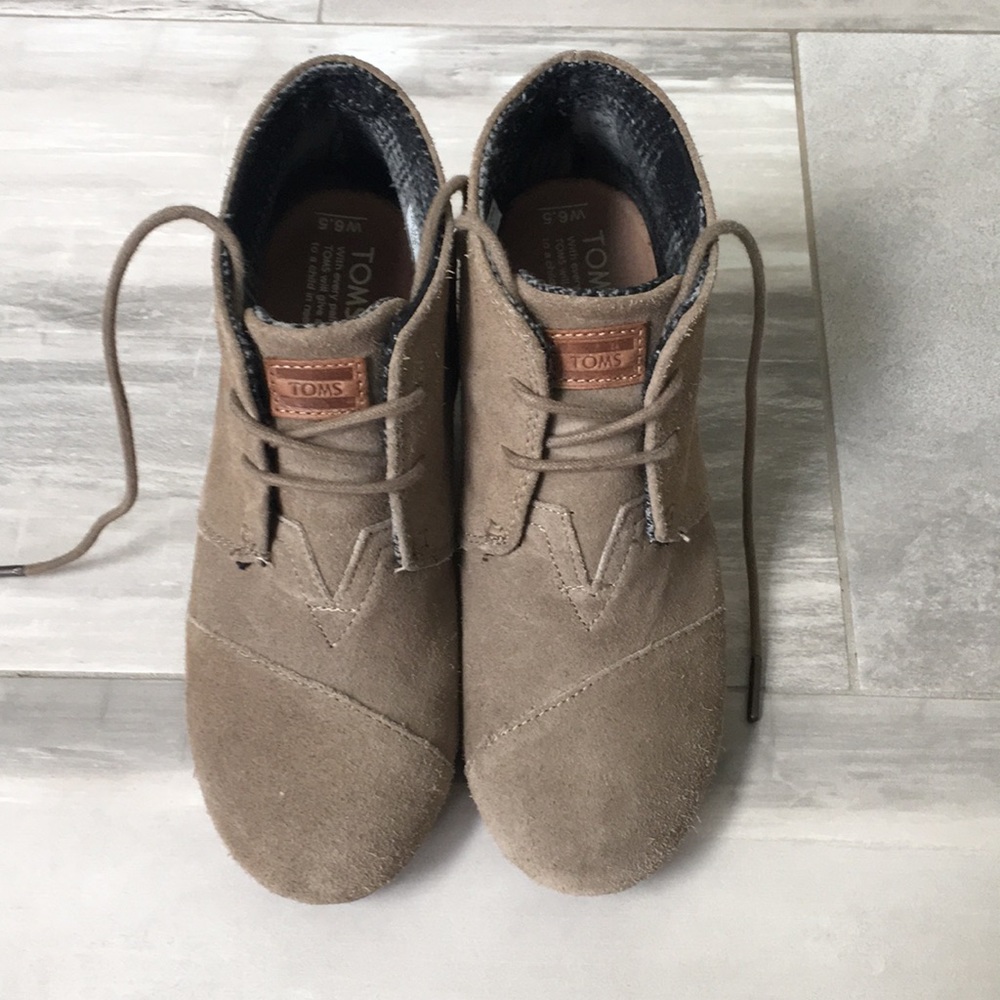Tom’s wedge bootie